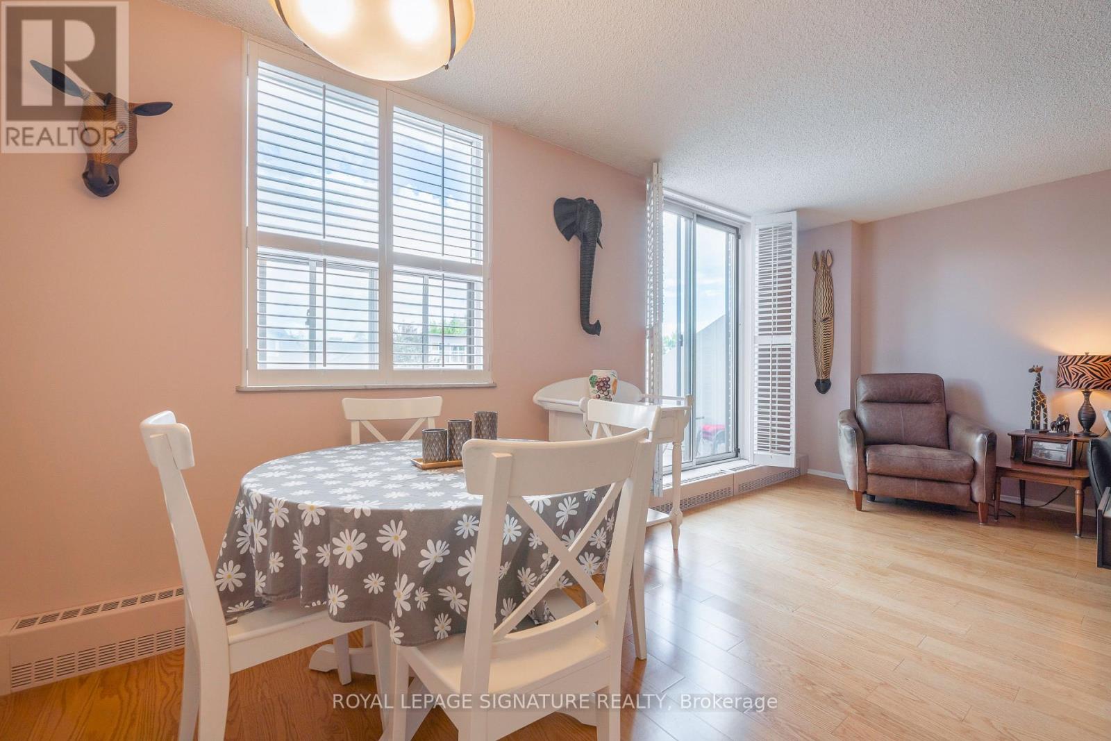 211 - 1071 Woodbine Avenue, Toronto, Ontario  M4C 4C2 - Photo 6 - E14110172