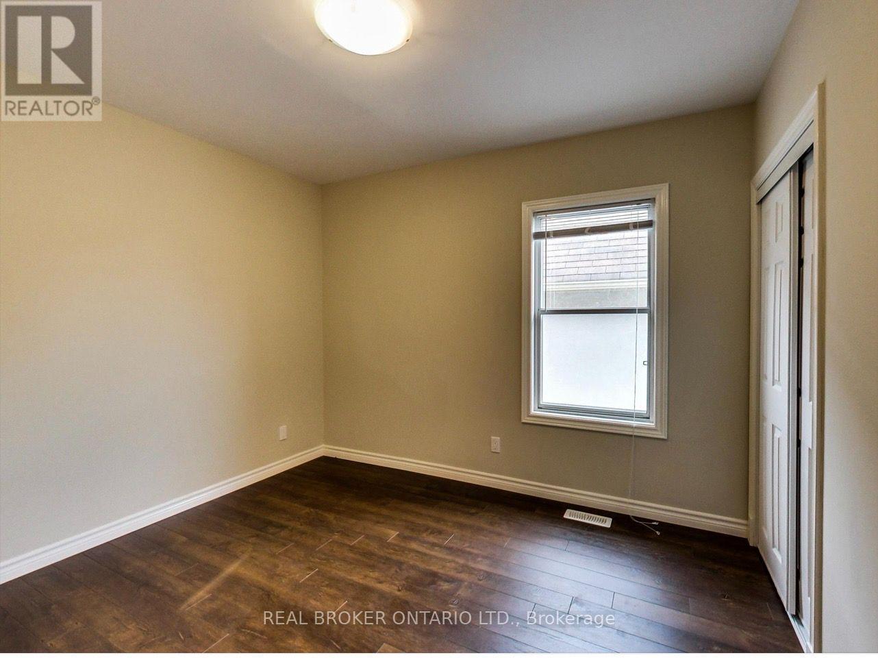 Upper - 68 Redwood Avenue, Toronto, Ontario  M4L 2S6 - Photo 12 - E14110298