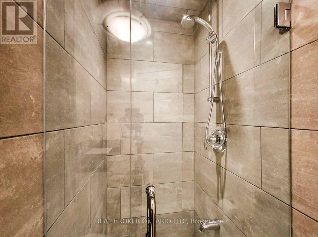 Upper - 68 Redwood Avenue, Toronto, Ontario  M4L 2S6 - Photo 15 - E14110298