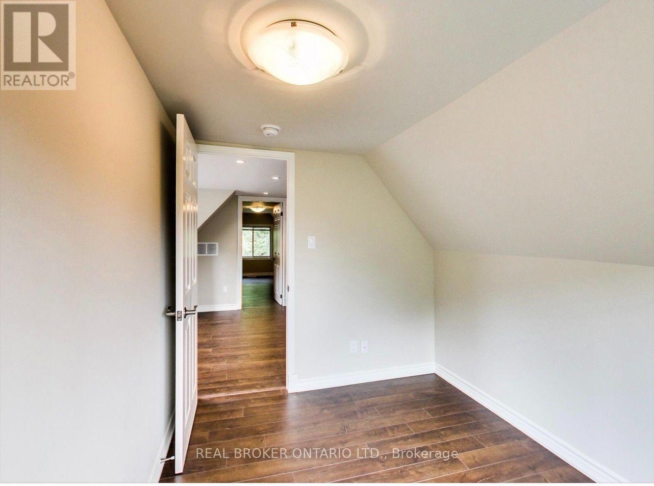 Upper - 68 Redwood Avenue, Toronto, Ontario  M4L 2S6 - Photo 18 - E14110298