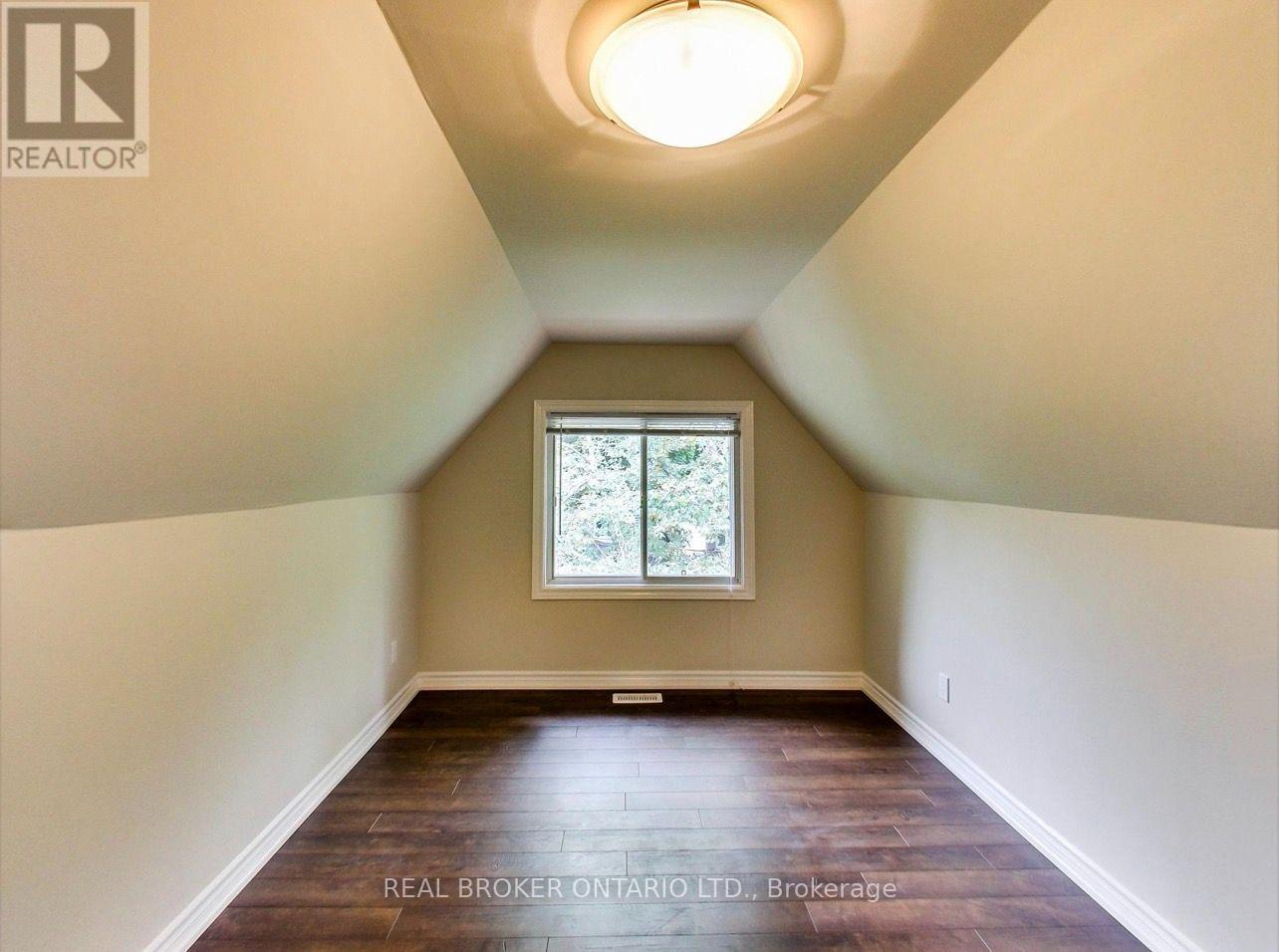 Upper - 68 Redwood Avenue, Toronto, Ontario  M4L 2S6 - Photo 19 - E14110298