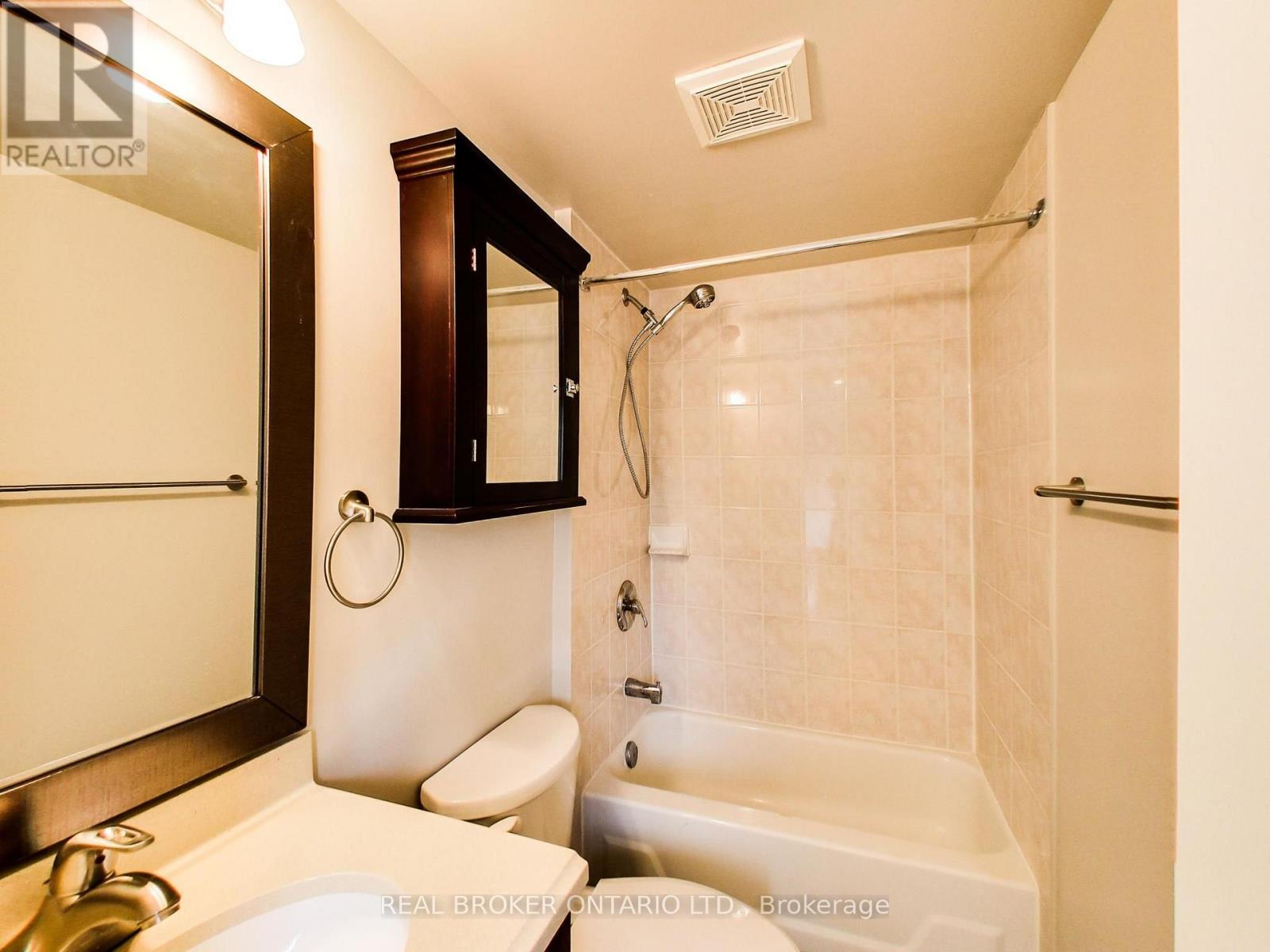 Upper - 68 Redwood Avenue, Toronto, Ontario  M4L 2S6 - Photo 21 - E14110298