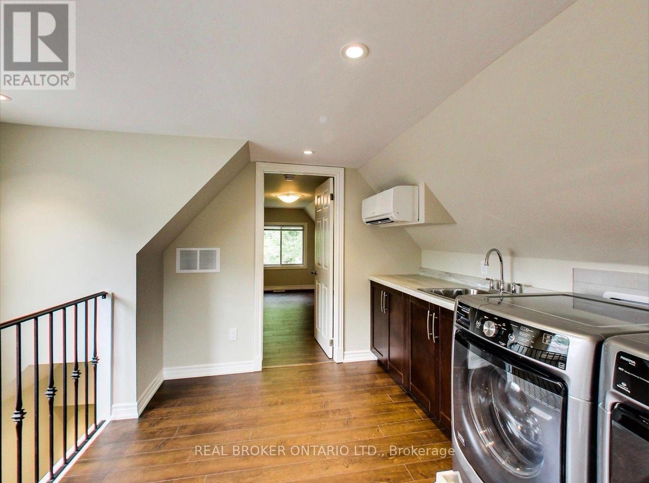 Upper - 68 Redwood Avenue, Toronto, Ontario  M4L 2S6 - Photo 23 - E14110298