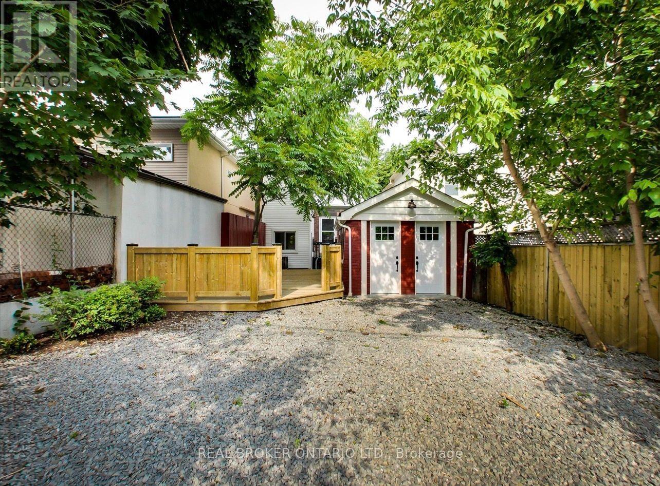 Upper - 68 Redwood Avenue, Toronto, Ontario  M4L 2S6 - Photo 25 - E14110298
