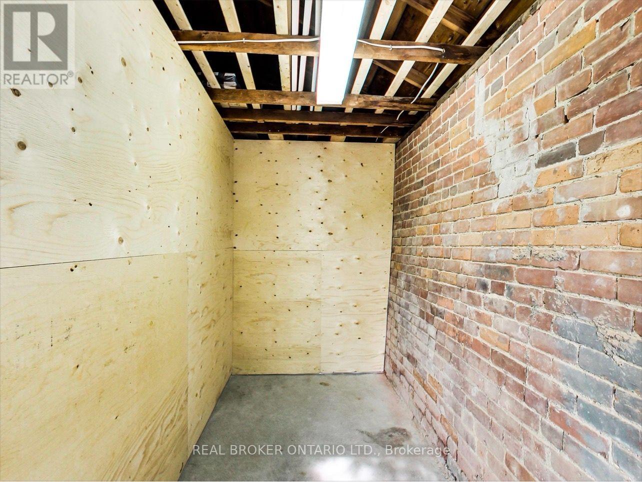 Upper - 68 Redwood Avenue, Toronto, Ontario  M4L 2S6 - Photo 26 - E14110298