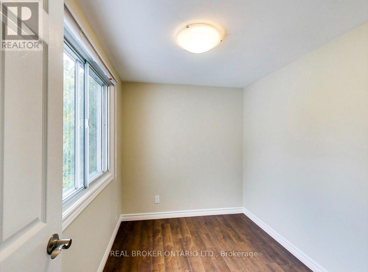 Upper - 68 Redwood Avenue, Toronto, Ontario  M4L 2S6 - Photo 6 - E14110298
