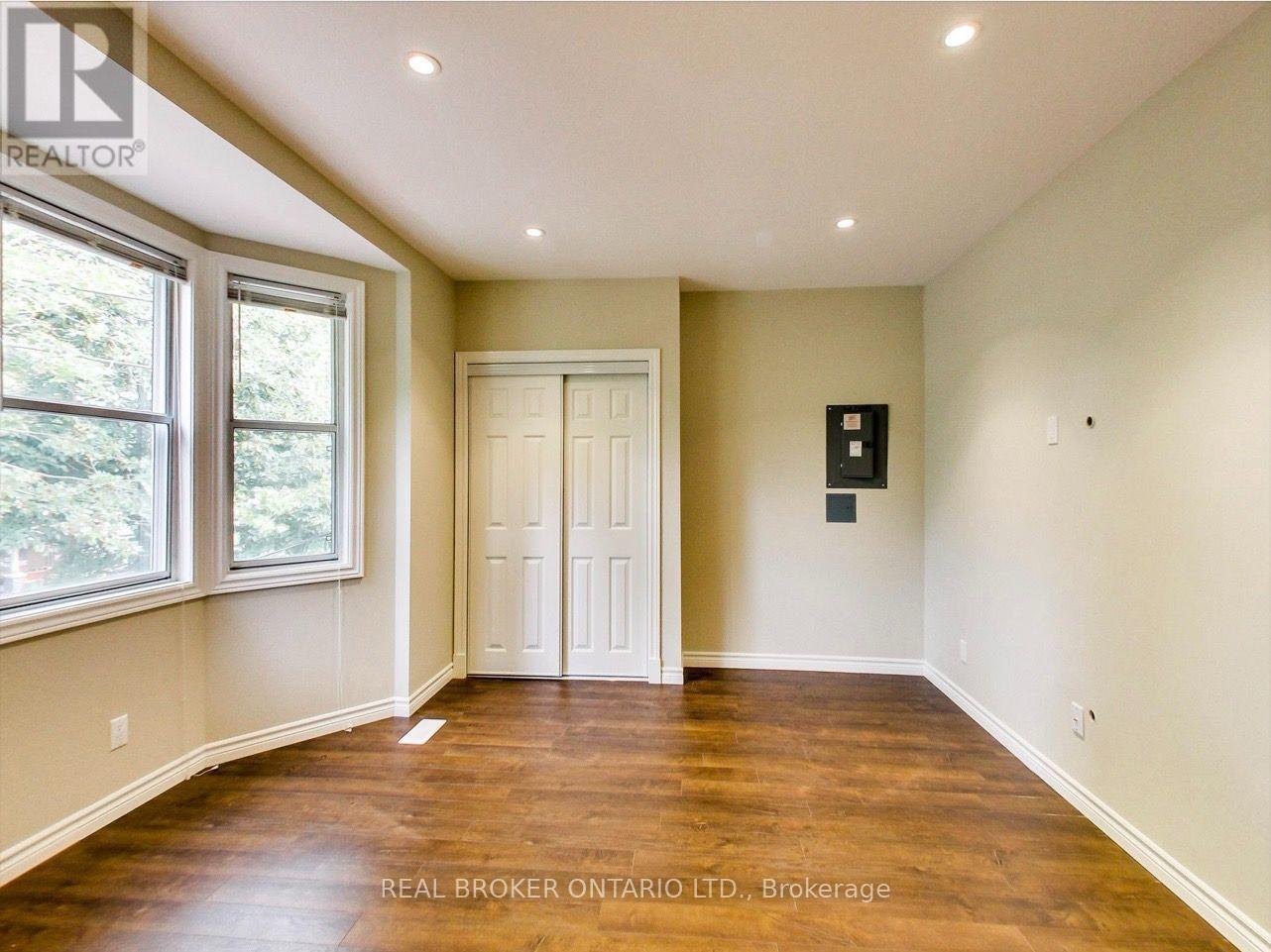 Upper - 68 Redwood Avenue, Toronto, Ontario  M4L 2S6 - Photo 8 - E14110298