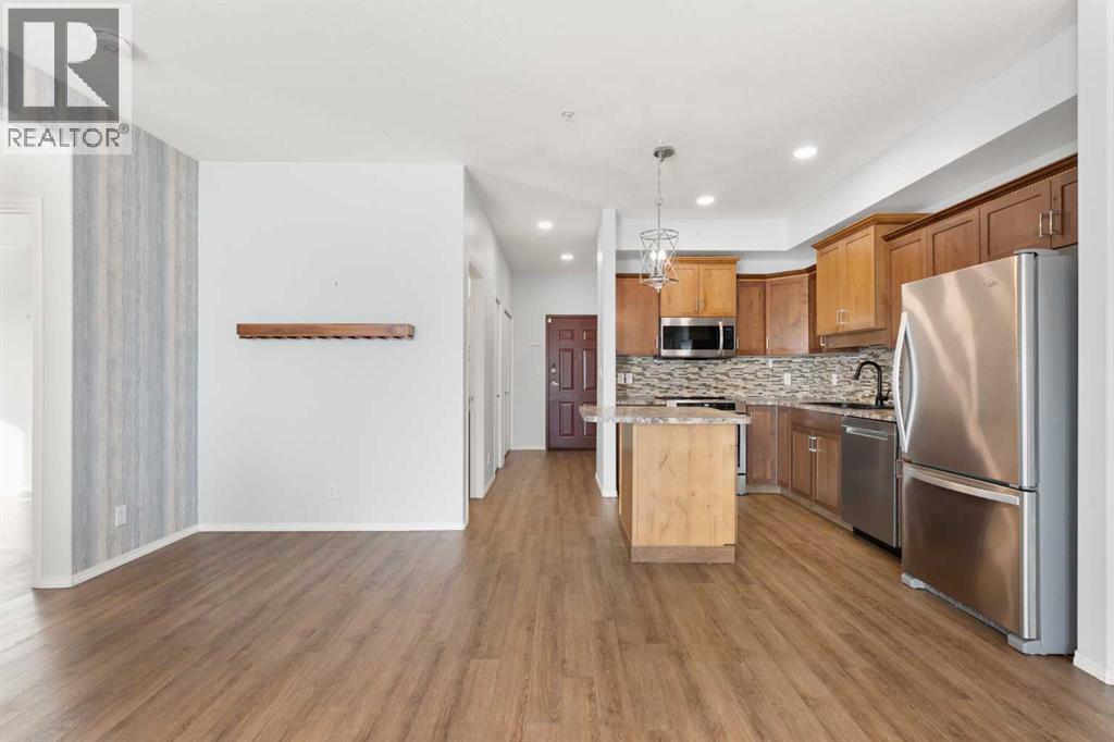 208, 105 Main Street S