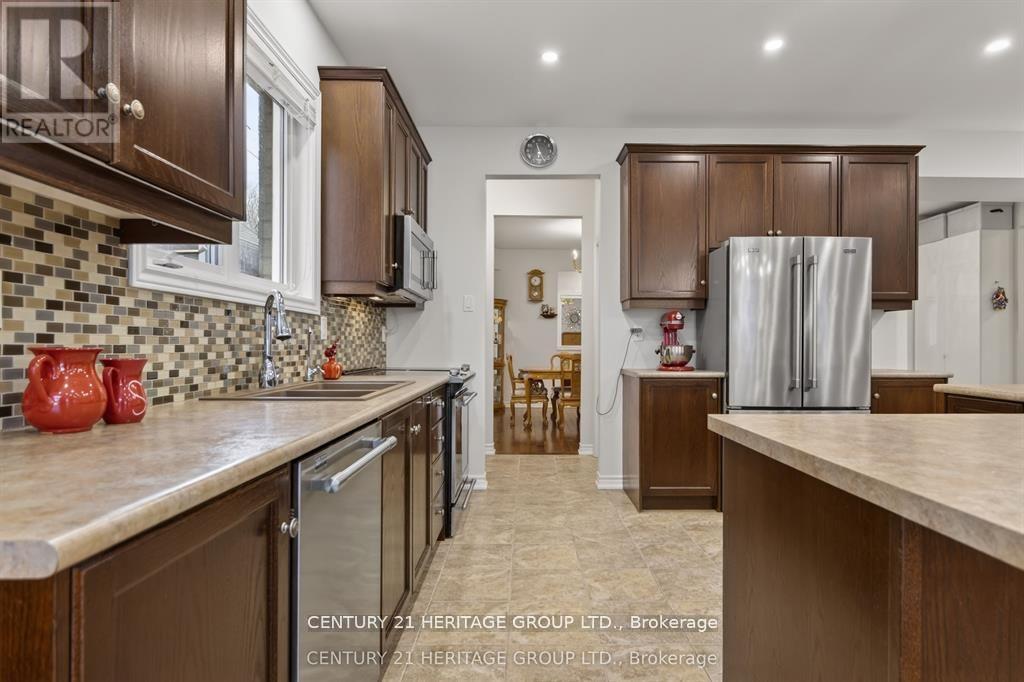 136 Riveredge Drive, Georgina, Ontario  L4P 2P3 - Photo 12 - N14110402