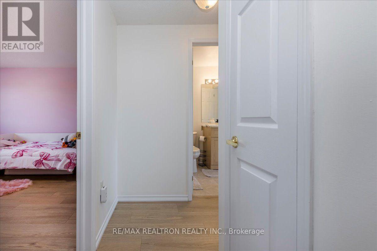 43 Srigley Street, Barrie, Ontario  L4N 0L9 - Photo 11 - S14110150