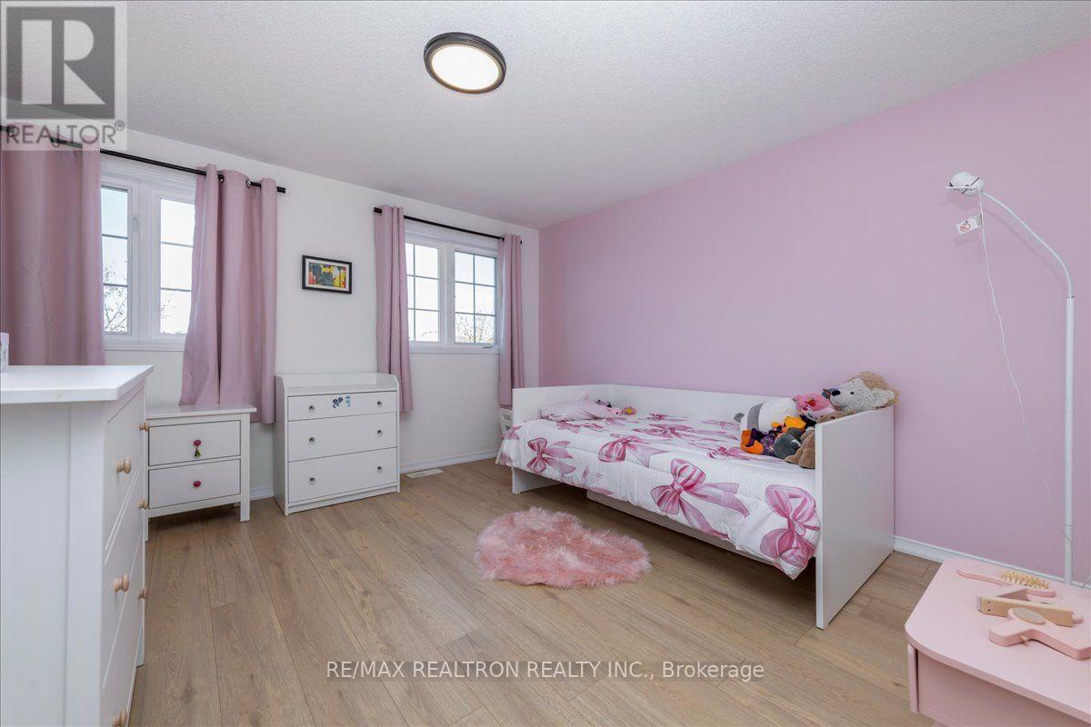 43 Srigley Street, Barrie, Ontario  L4N 0L9 - Photo 12 - S14110150
