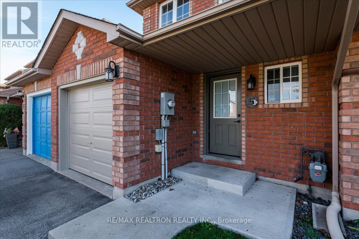 43 Srigley Street, Barrie, Ontario  L4N 0L9 - Photo 2 - S14110150
