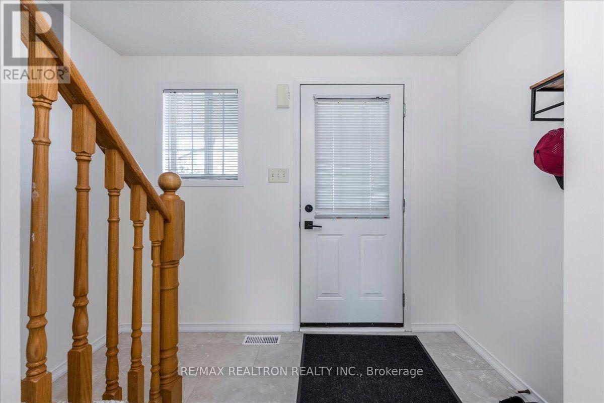 43 Srigley Street, Barrie, Ontario  L4N 0L9 - Photo 3 - S14110150