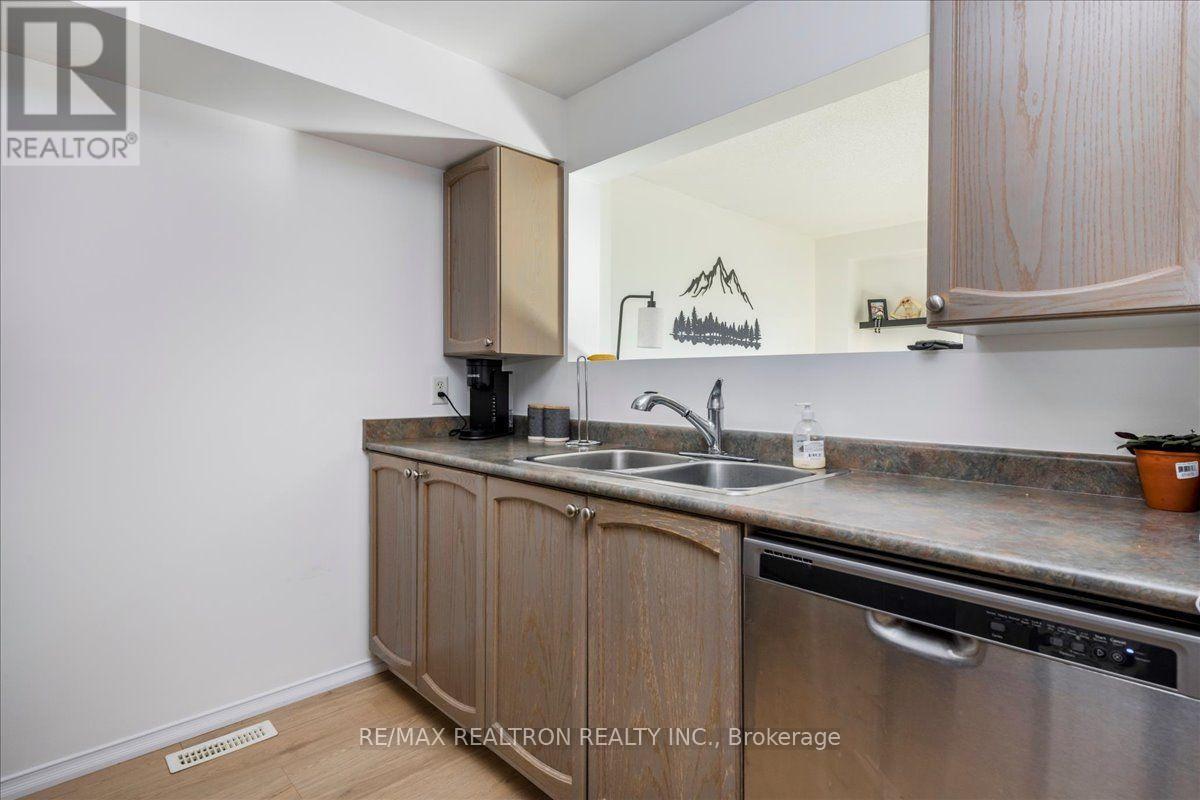 43 Srigley Street, Barrie, Ontario  L4N 0L9 - Photo 6 - S14110150