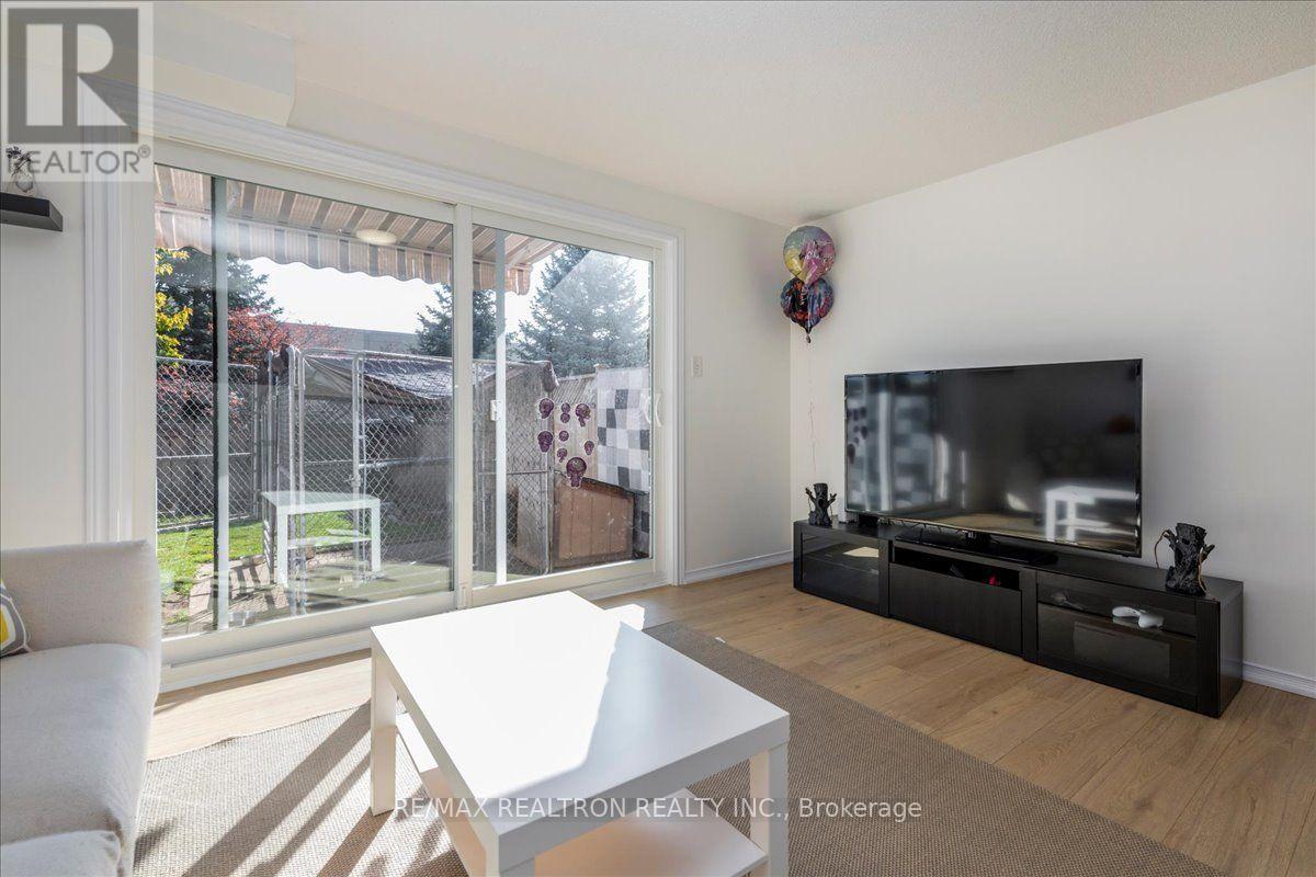43 Srigley Street, Barrie, Ontario  L4N 0L9 - Photo 8 - S14110150