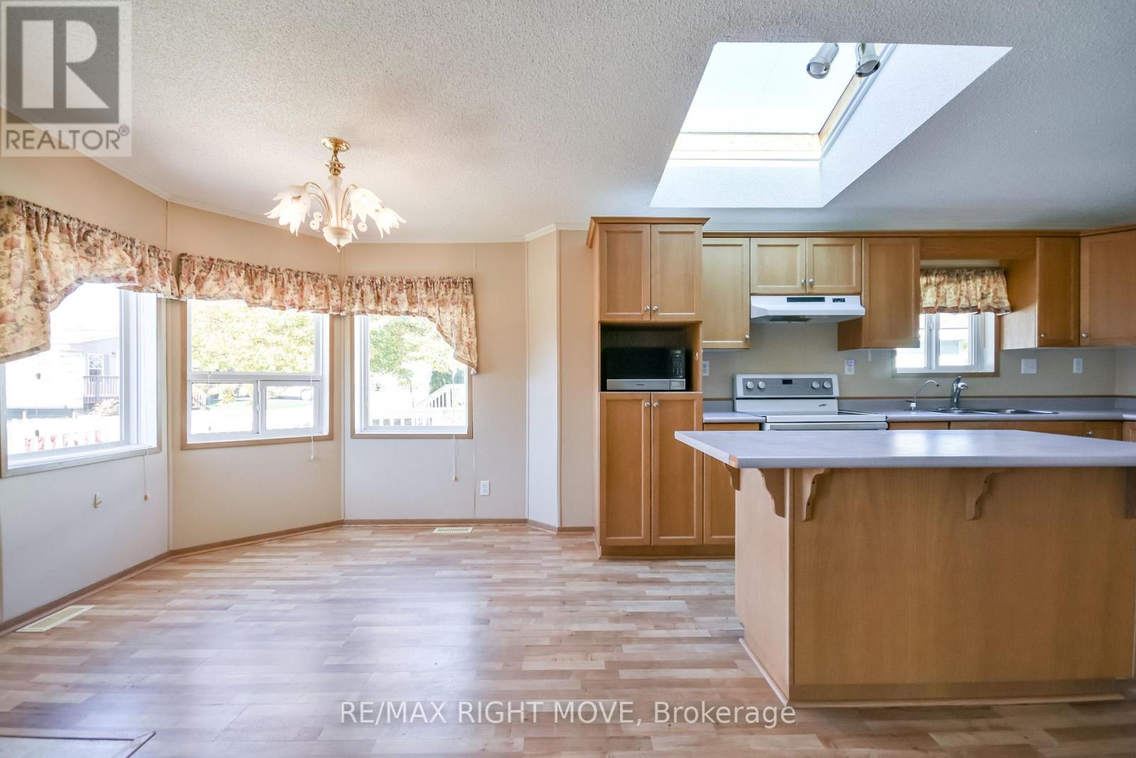 4105 Wesely Street, Severn, Ontario  L3V 0V4 - Photo 8 - S14110364