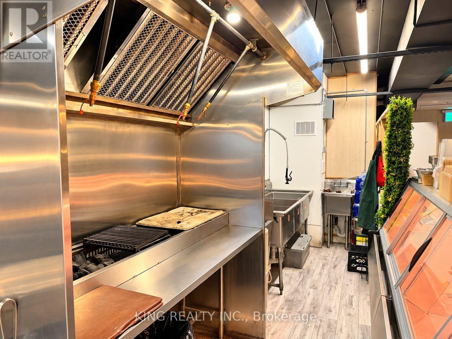 2889 Keele Street, Toronto (Downsview-Roding-Cfb), Ontario  M3M 2G9 - Photo 16 - W14110126