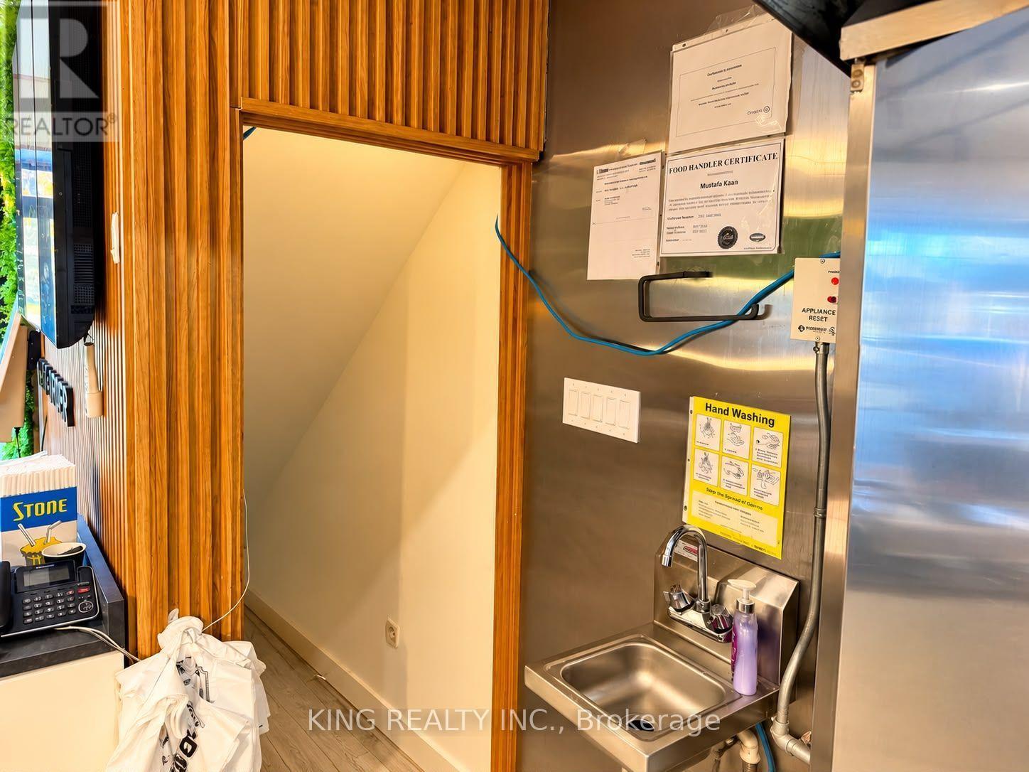 2889 Keele Street, Toronto (Downsview-Roding-Cfb), Ontario  M3M 2G9 - Photo 22 - W14110126