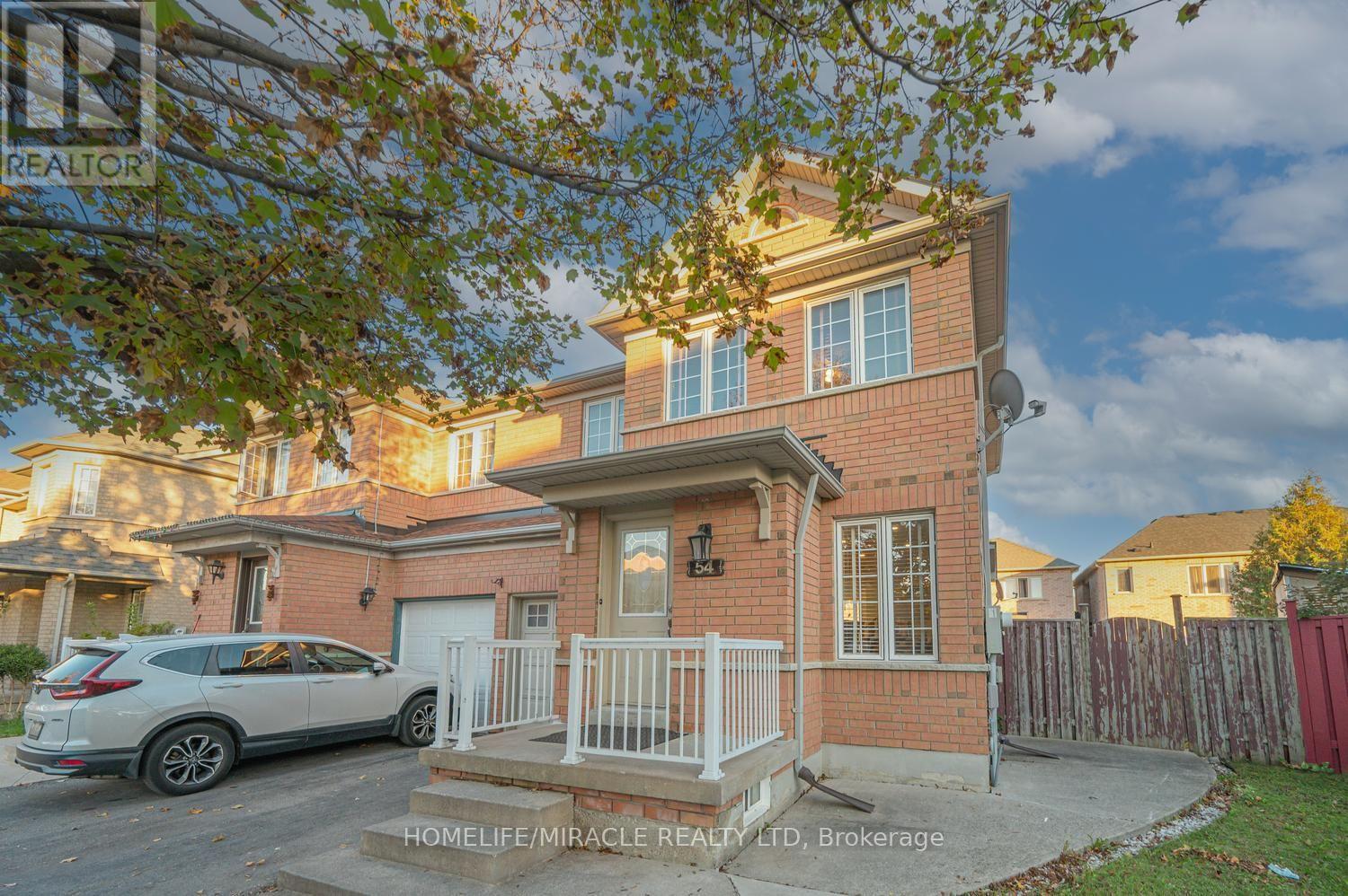 54 Starhill Crescent, Brampton (Sandringham-Wellington), Ontario  L6R 2W1 - Photo 2 - W14110218