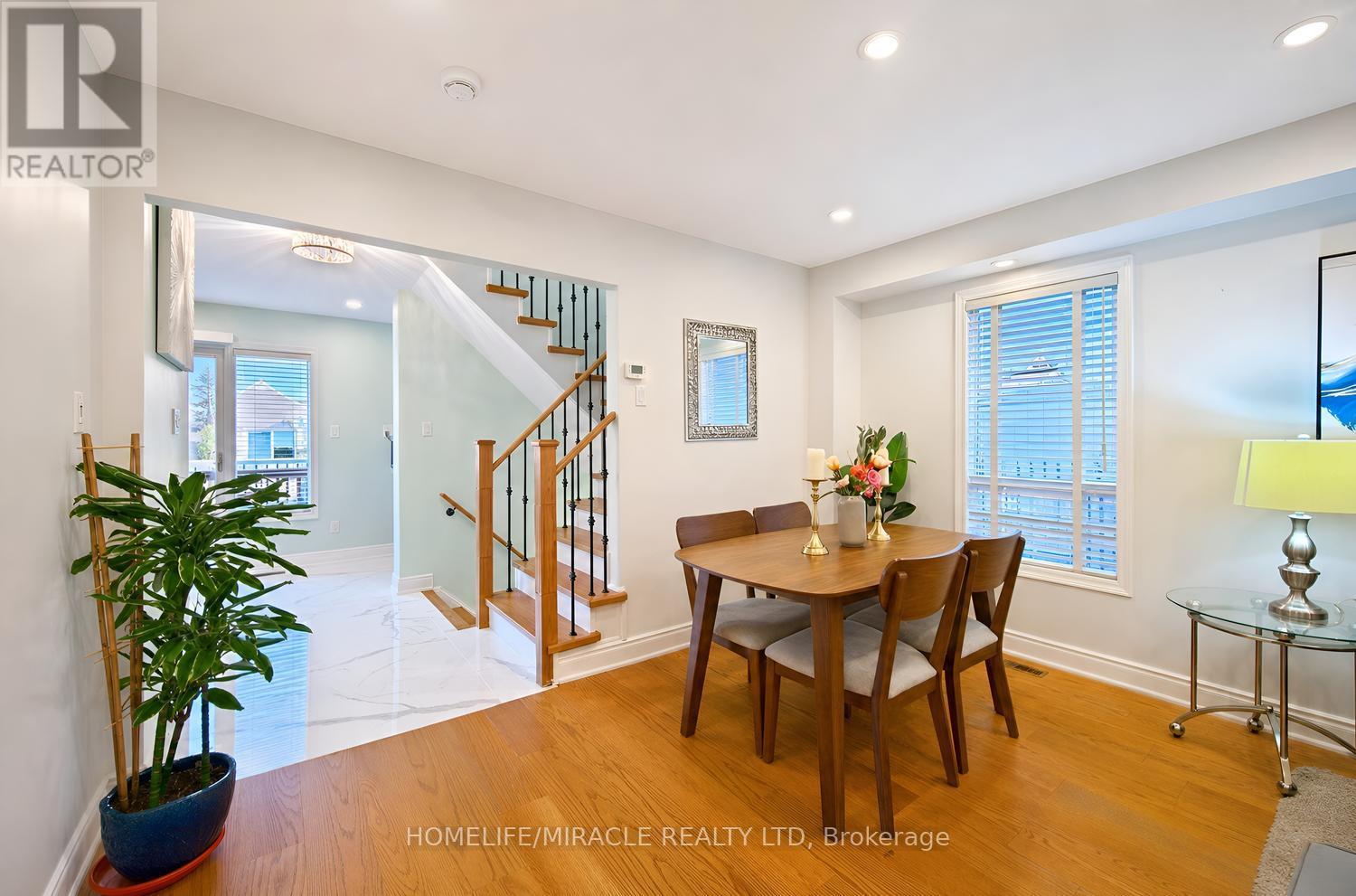 54 Starhill Crescent, Brampton (Sandringham-Wellington), Ontario  L6R 2W1 - Photo 5 - W14110218