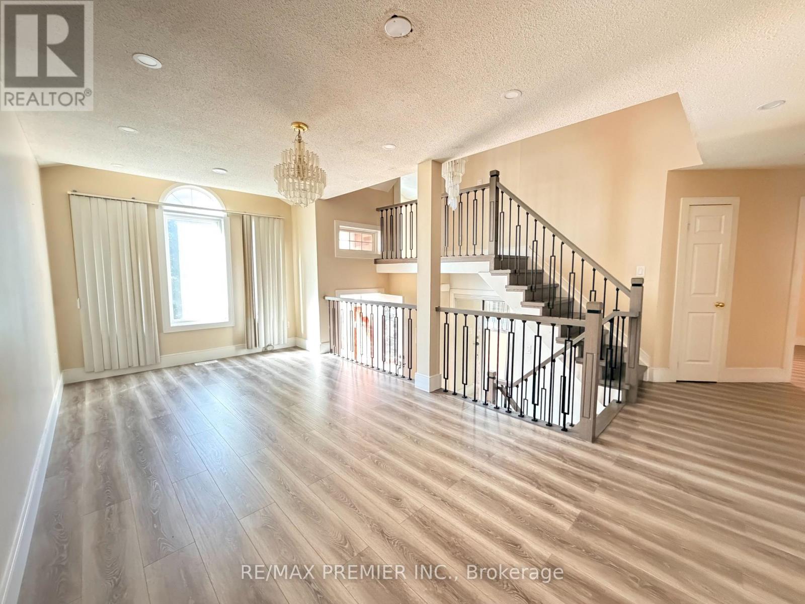 155 Drinkwater Road, Brampton (Fletcher's West), Ontario  L6Y 5B6 - Photo 2 - W14110334