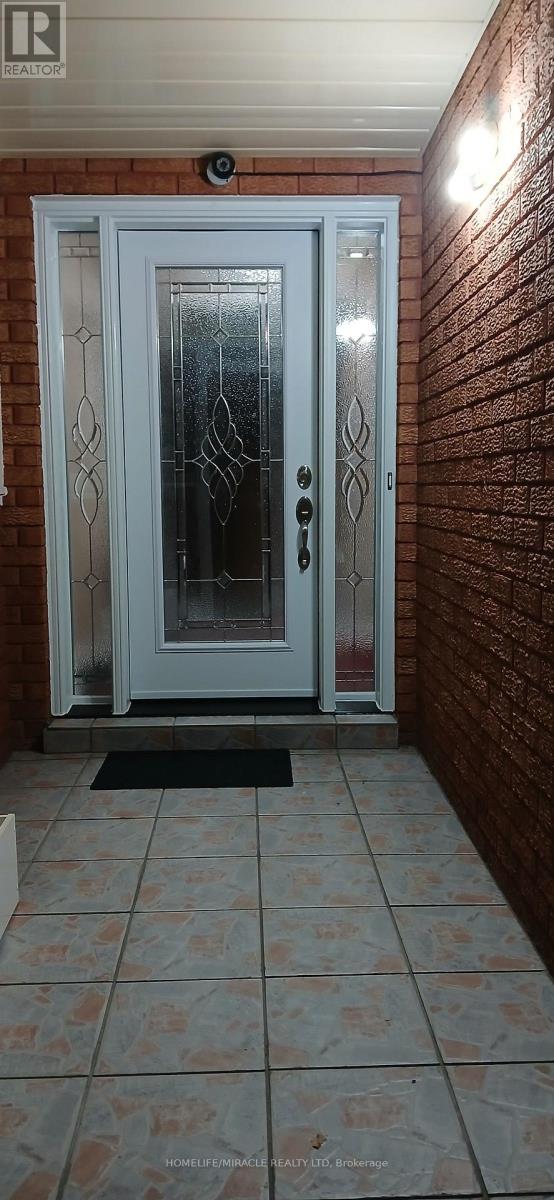 97 Wildberry Crescent, Brampton (Sandringham-Wellington), Ontario  L6R 1J9 - Photo 3 - W14110392