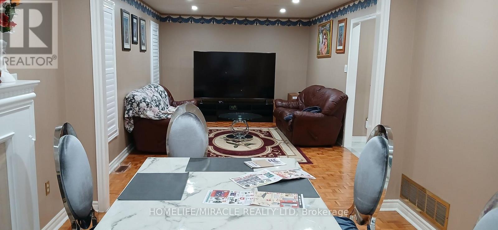 97 Wildberry Crescent, Brampton (Sandringham-Wellington), Ontario  L6R 1J9 - Photo 5 - W14110392