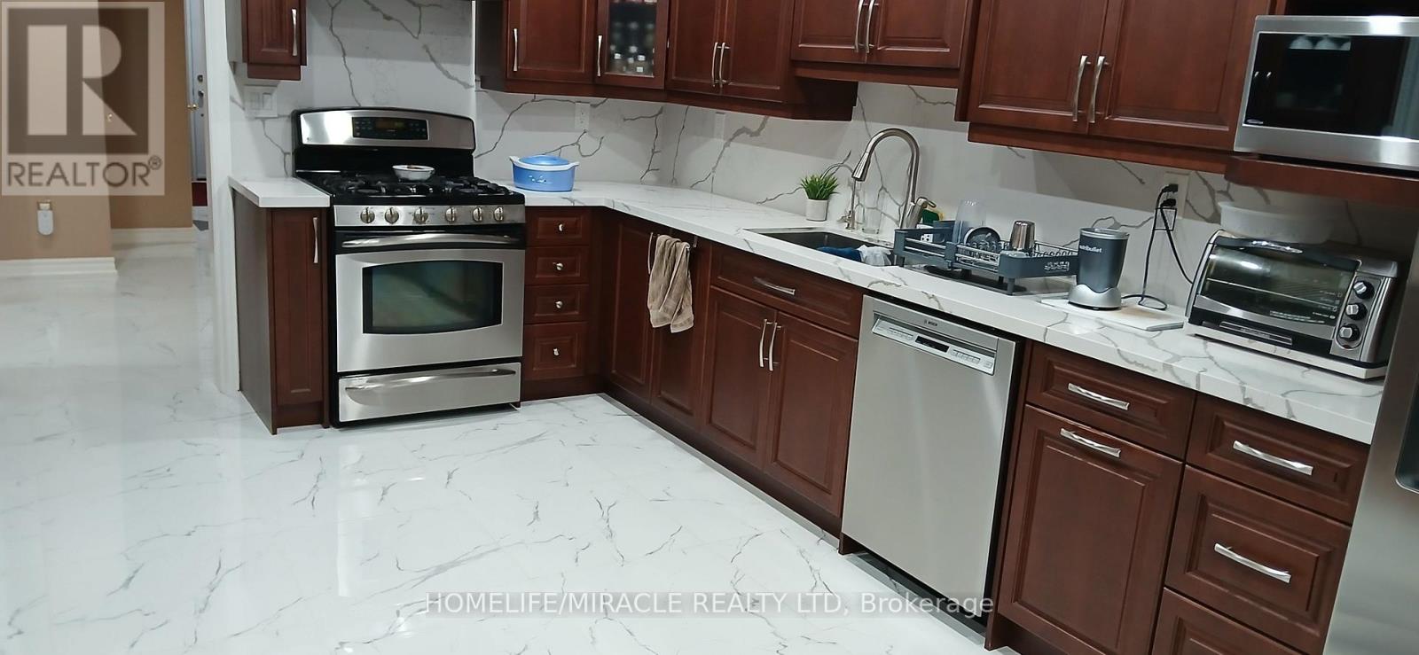 97 Wildberry Crescent, Brampton (Sandringham-Wellington), Ontario  L6R 1J9 - Photo 7 - W14110392