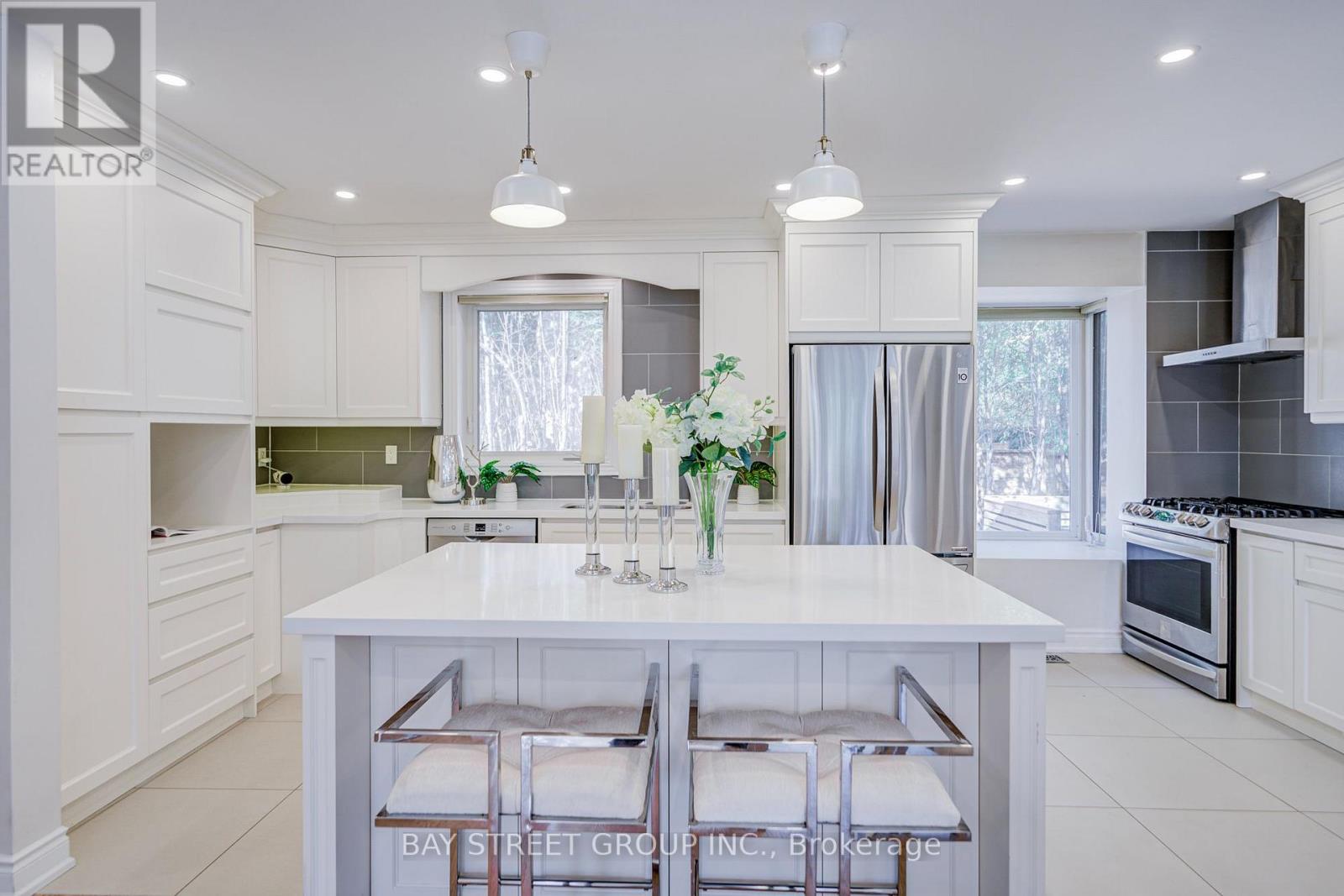 615 Parkside Drive, Oakville (Wo West), Ontario  L6K 1P6 - Photo 11 - W14110440
