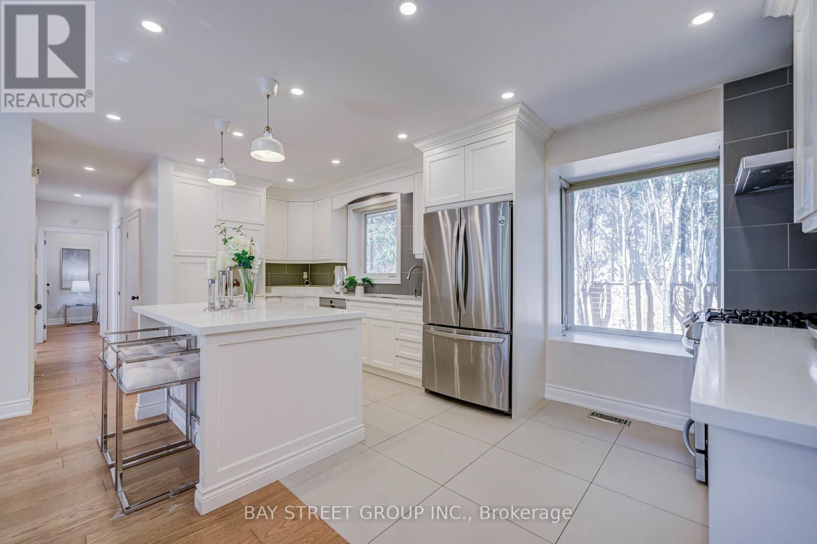 615 Parkside Drive, Oakville (Wo West), Ontario  L6K 1P6 - Photo 13 - W14110440
