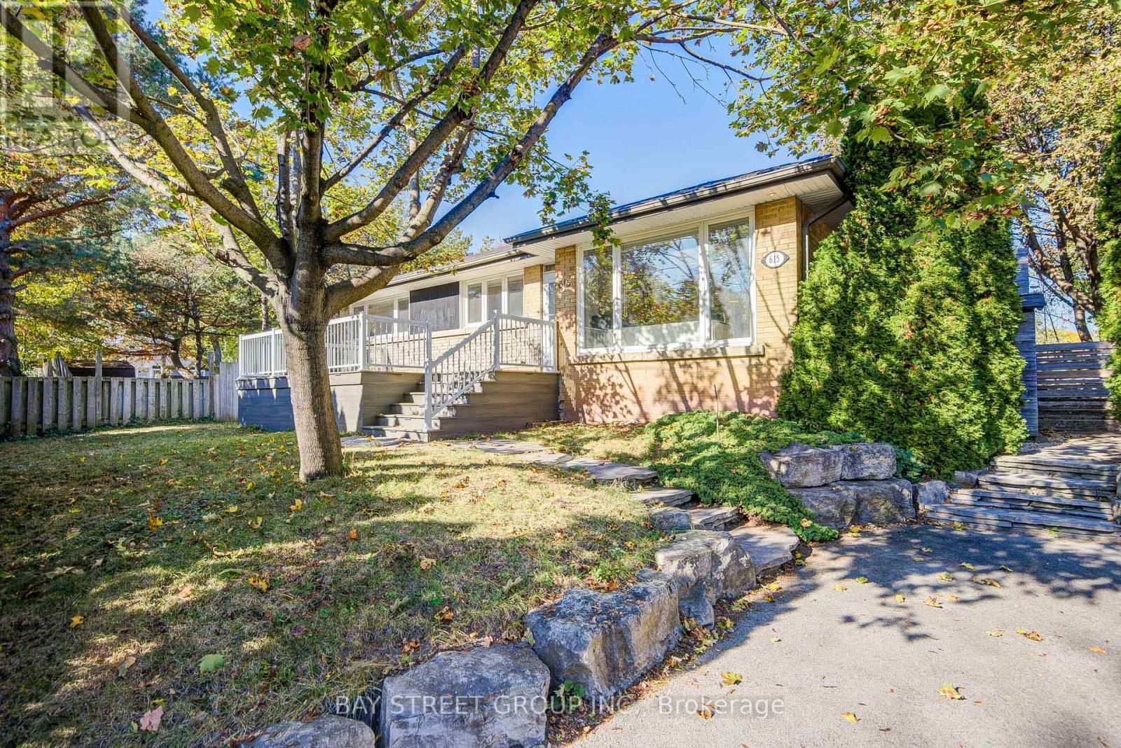 615 Parkside Drive, Oakville (Wo West), Ontario  L6K 1P6 - Photo 2 - W14110440