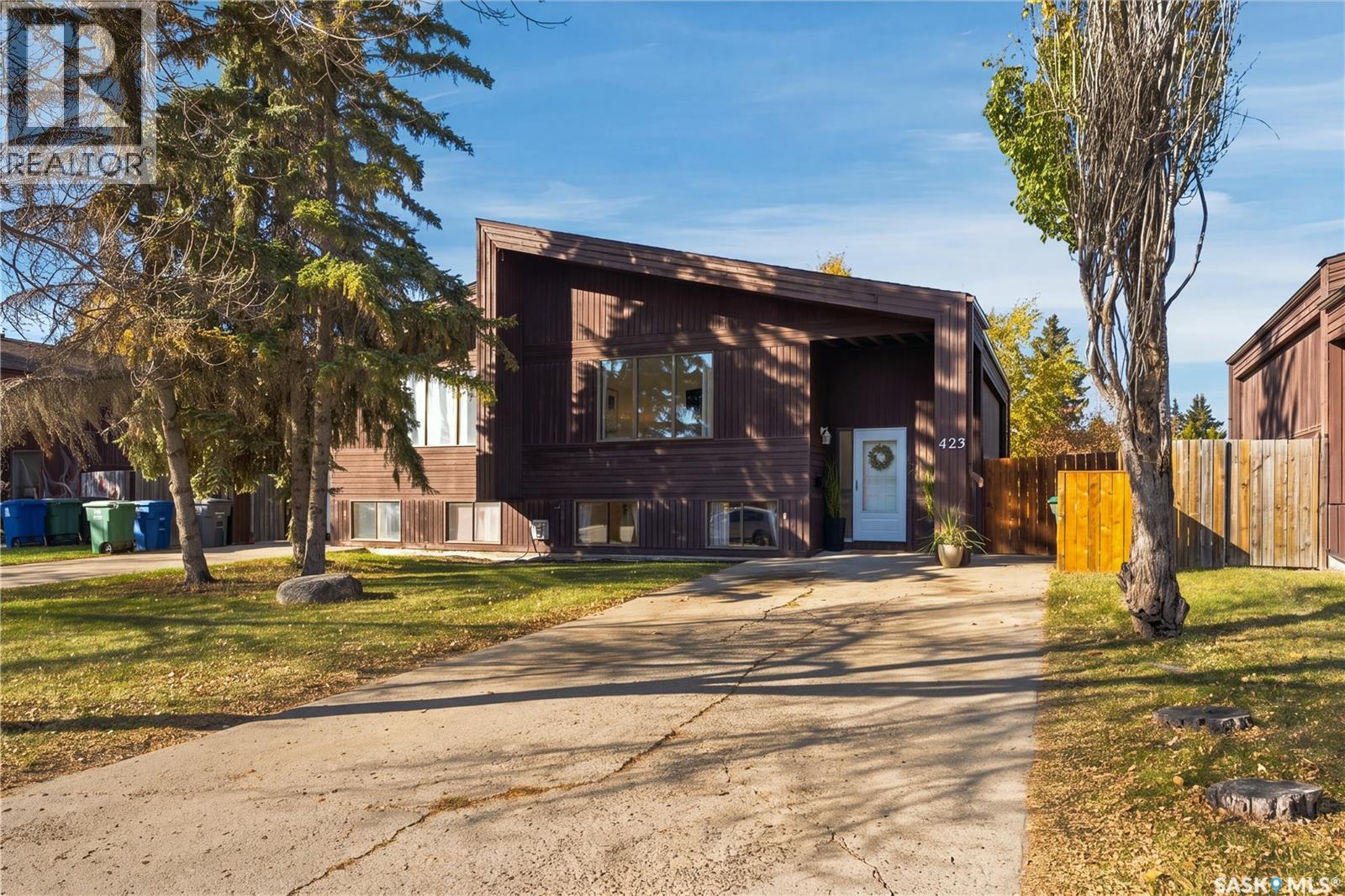 423 Russell Road, Saskatoon, Saskatchewan  S7K 7A8 - Photo 2 - SK051809