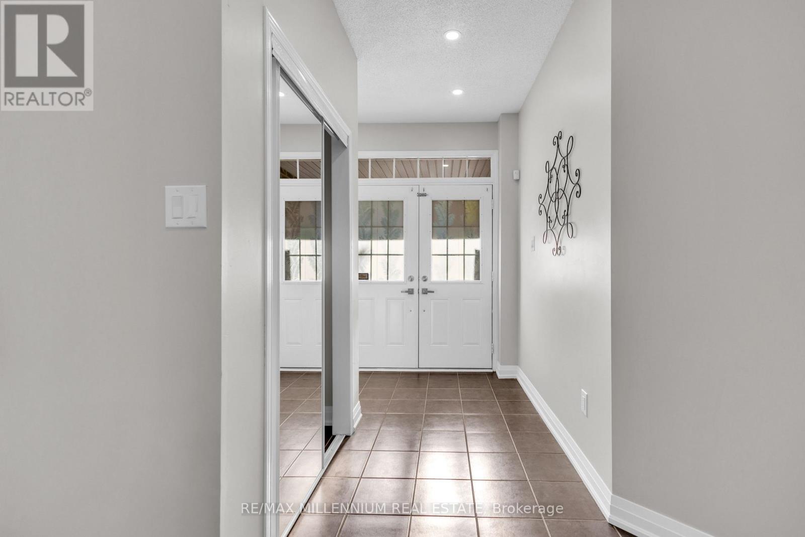5 Kilrea Way, Brampton, Ontario  L6X 0R1 - Photo 4 - W14104372