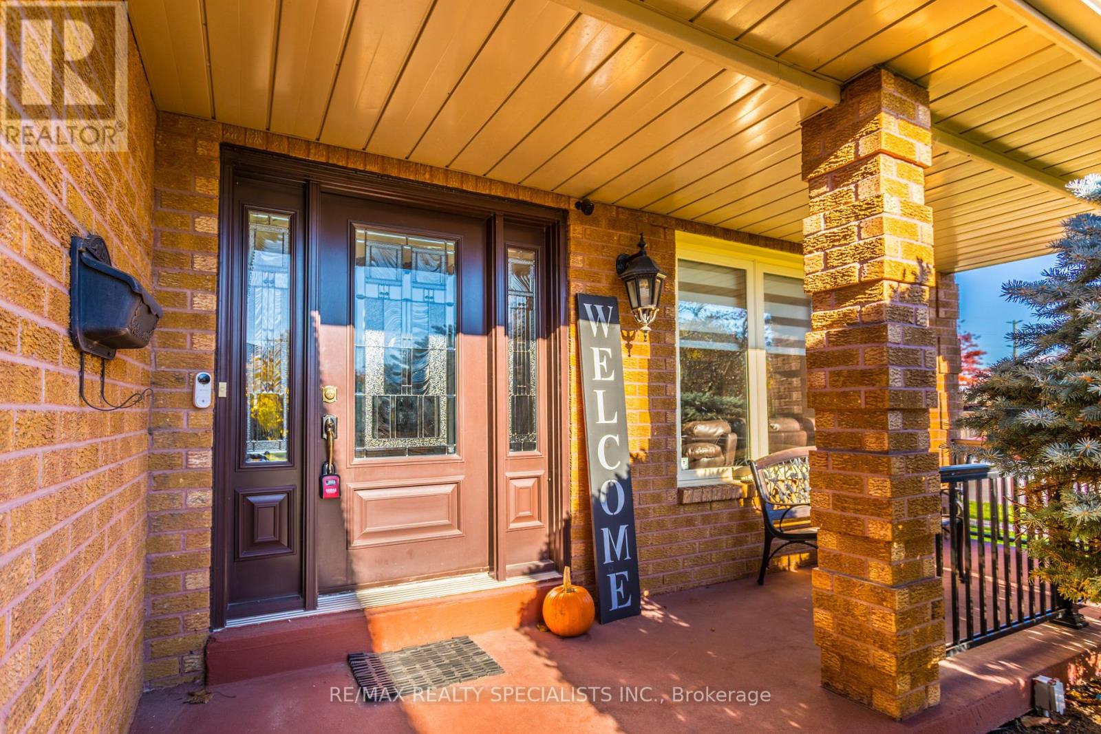 1 Burwash Court, Brampton, Ontario  L6Z 4M3 - Photo 2 - W14108548