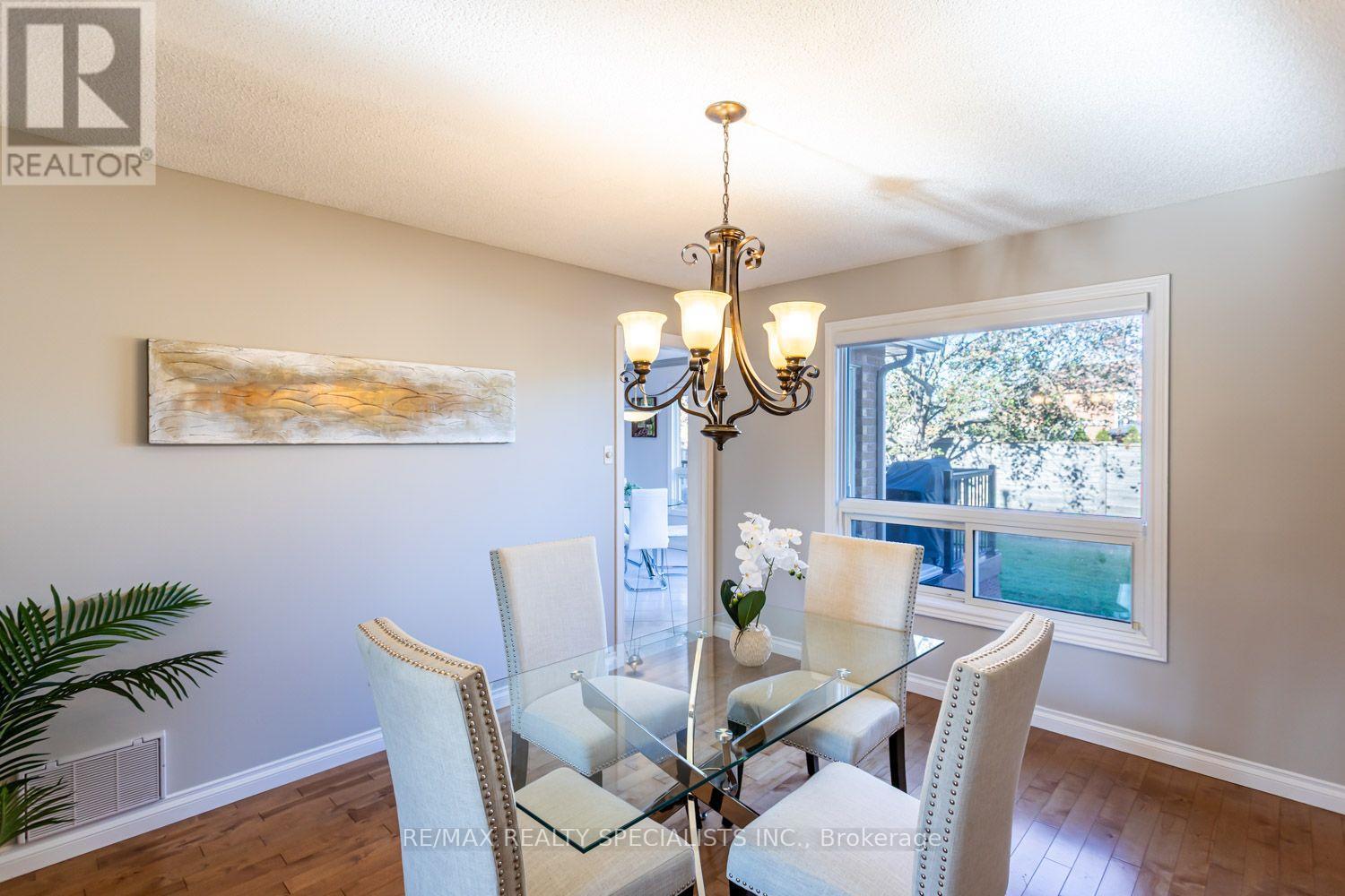 1 Burwash Court, Brampton, Ontario  L6Z 4M3 - Photo 8 - W14108548