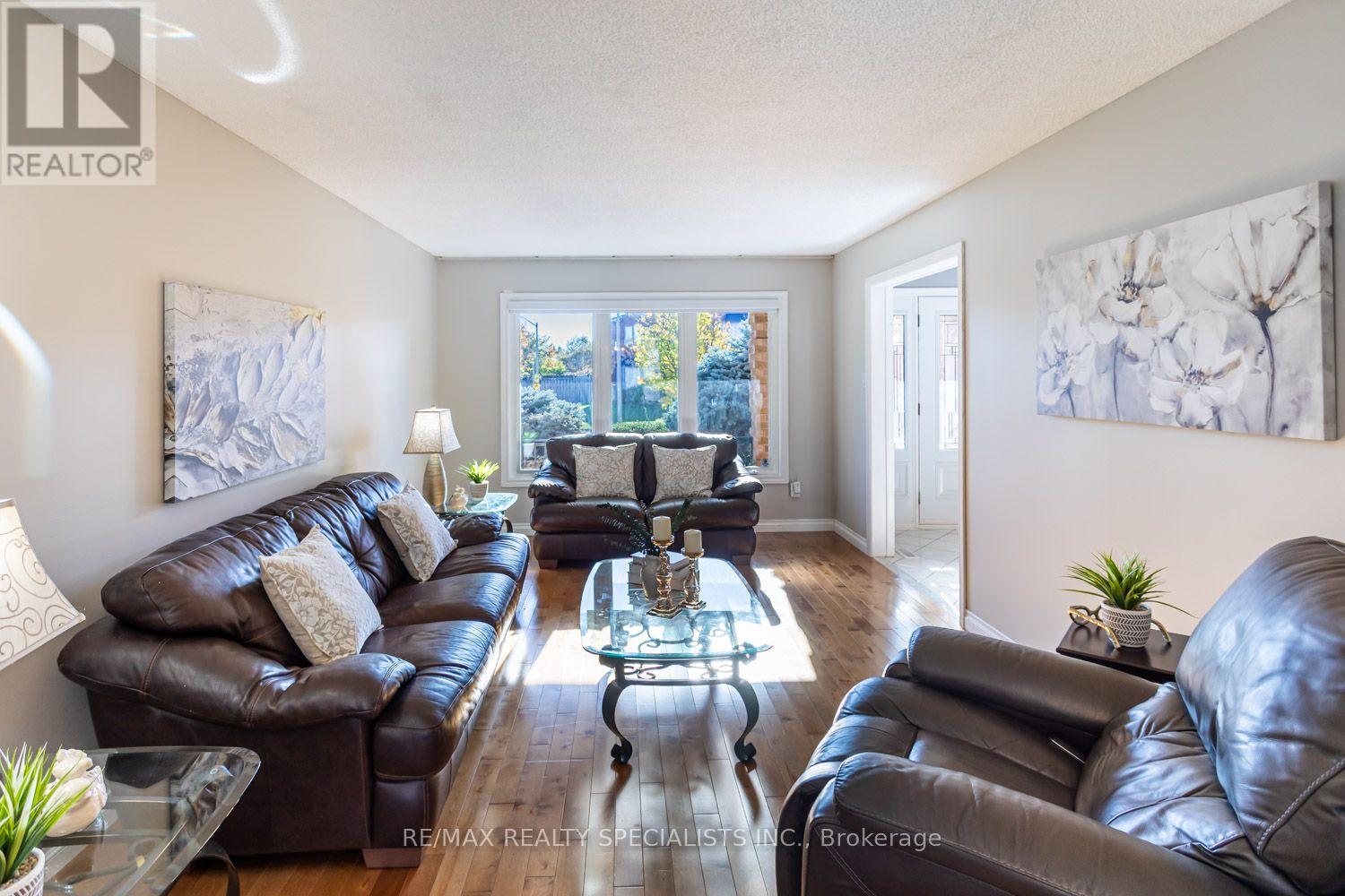 1 Burwash Court, Brampton, Ontario  L6Z 4M3 - Photo 6 - W14108548