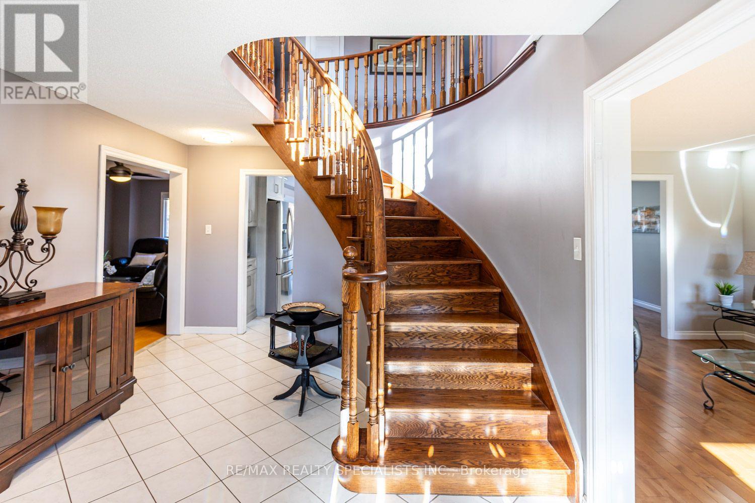 1 Burwash Court, Brampton, Ontario  L6Z 4M3 - Photo 3 - W14108548