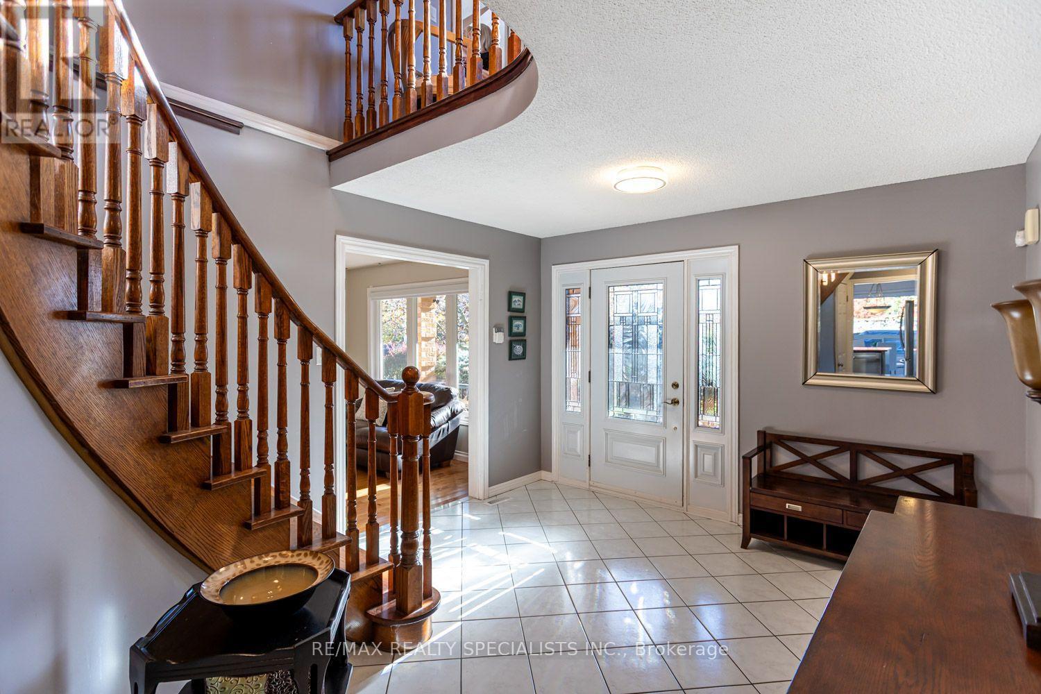 1 Burwash Court, Brampton, Ontario  L6Z 4M3 - Photo 4 - W14108548