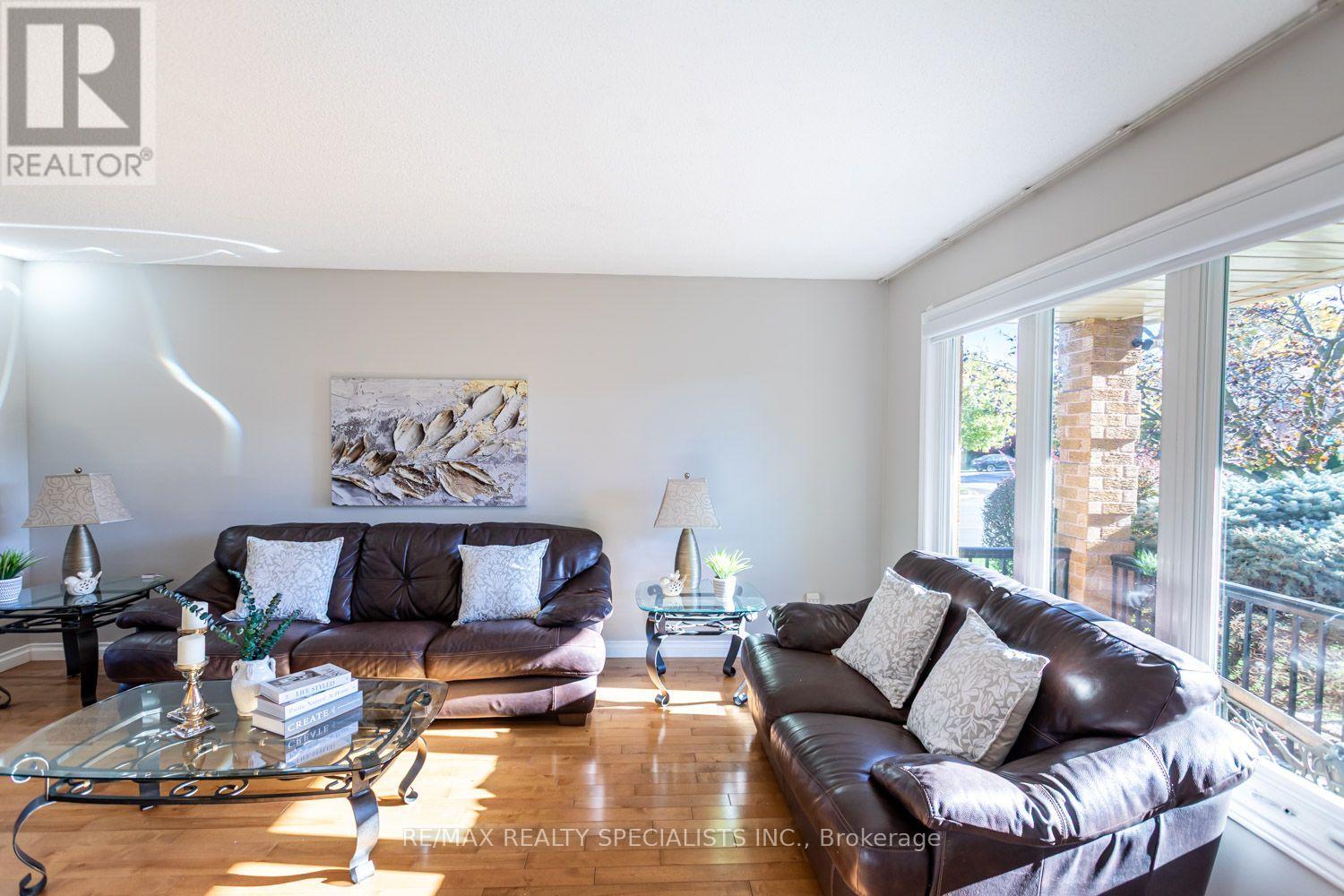1 Burwash Court, Brampton, Ontario  L6Z 4M3 - Photo 5 - W14108548