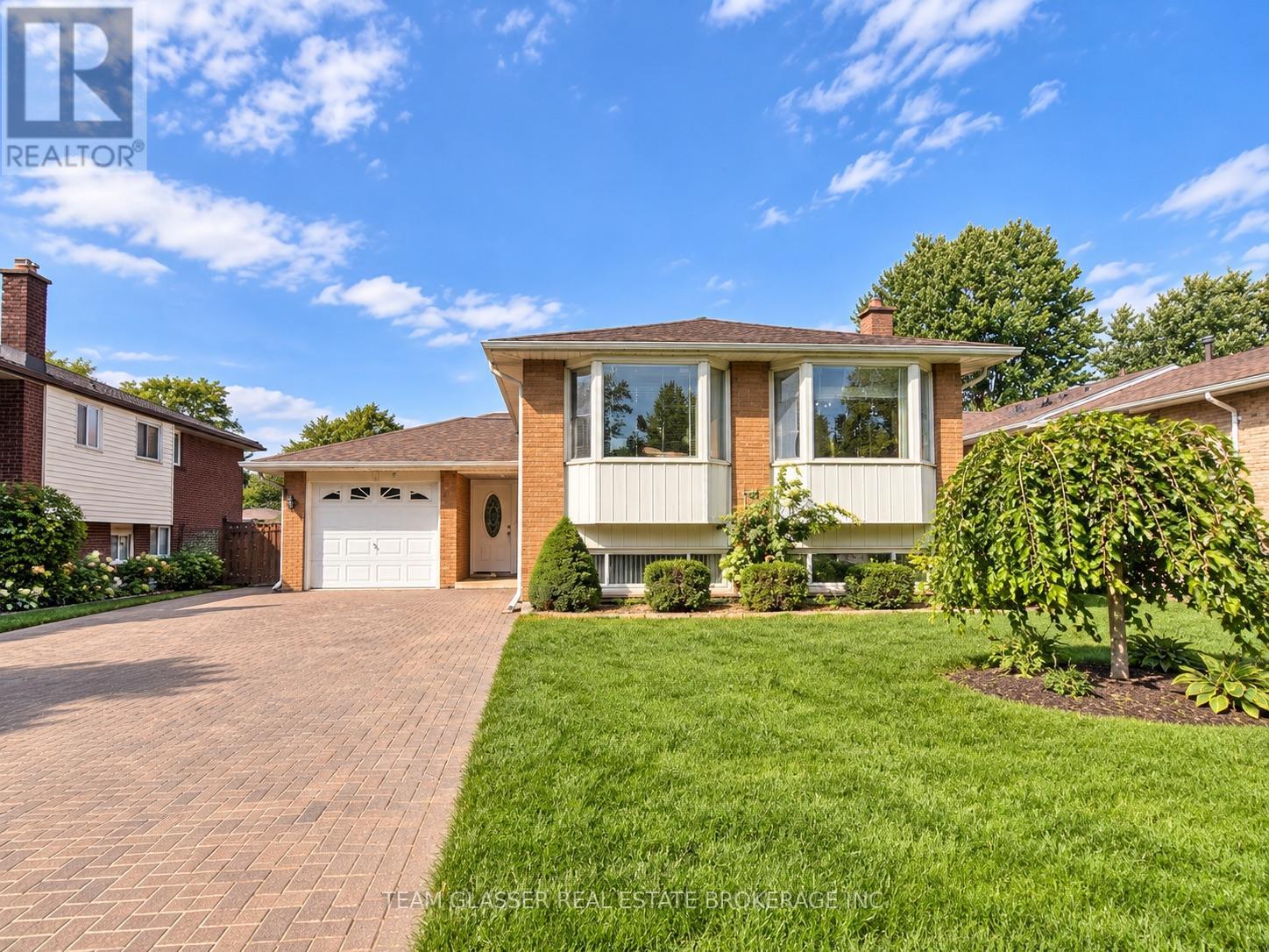 UPPER - 7 HARROW COURT, London South, Ontario