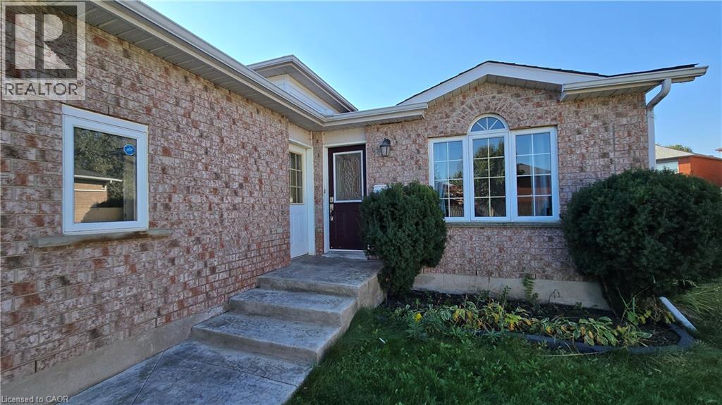 7 Jade Court, Cambridge, Ontario  N1T 1X1 - Photo 3 - 40870632