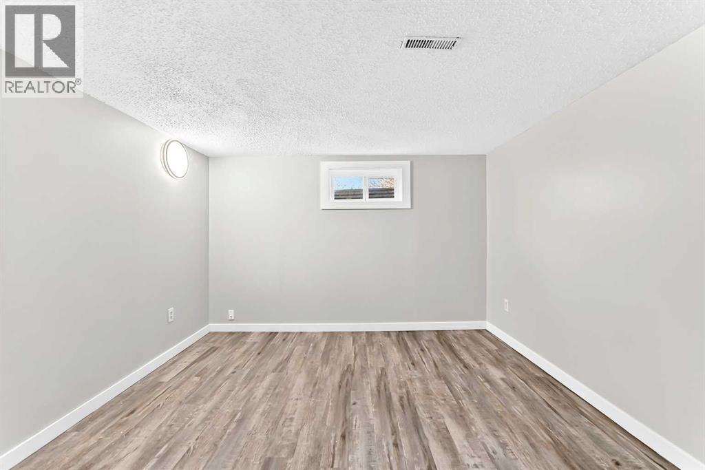 2016 46 Street SE