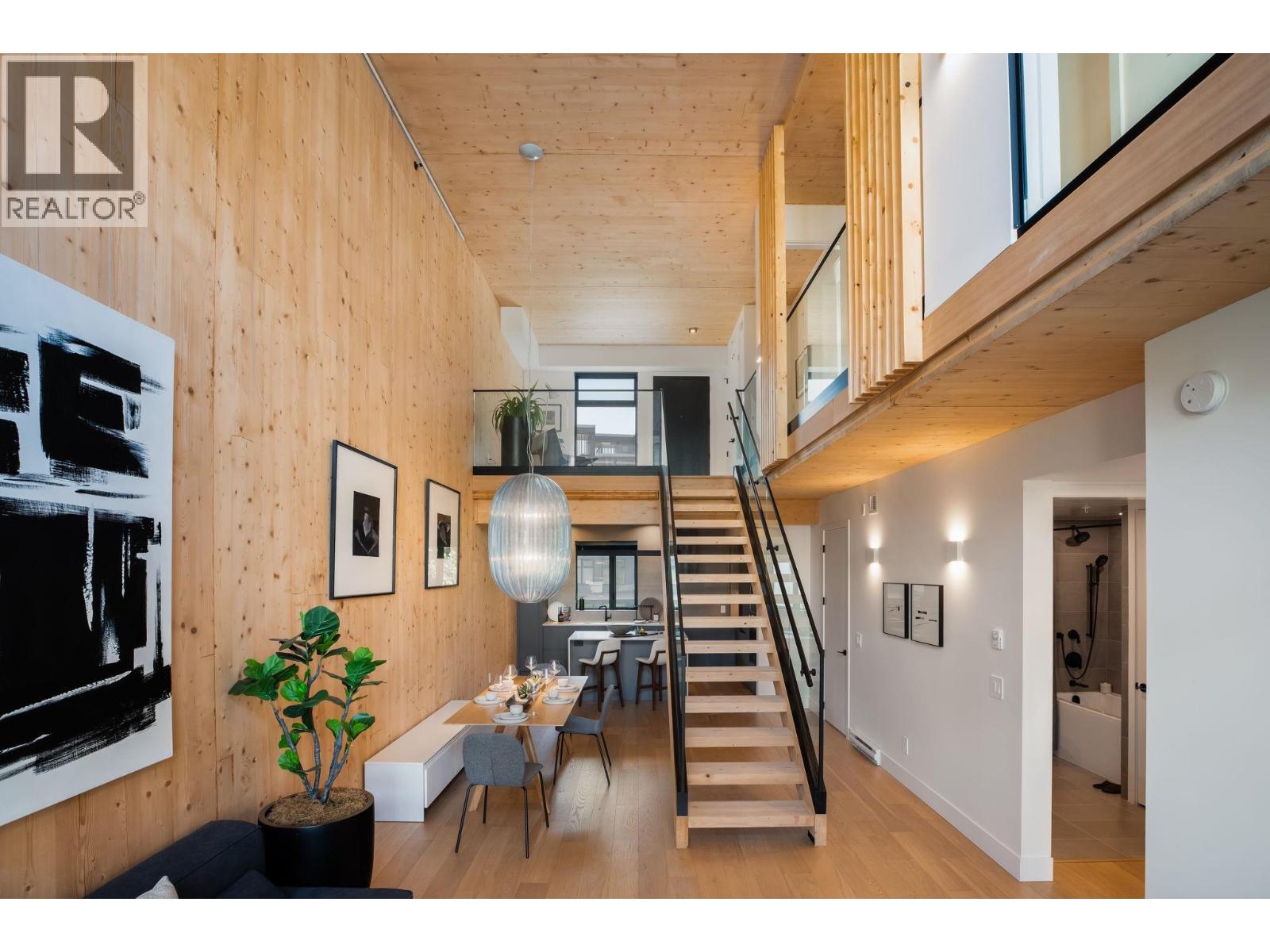 306 310 Salter Street, New Westminster, British Columbia  V3M 0N7 - Photo 2 - R3178026