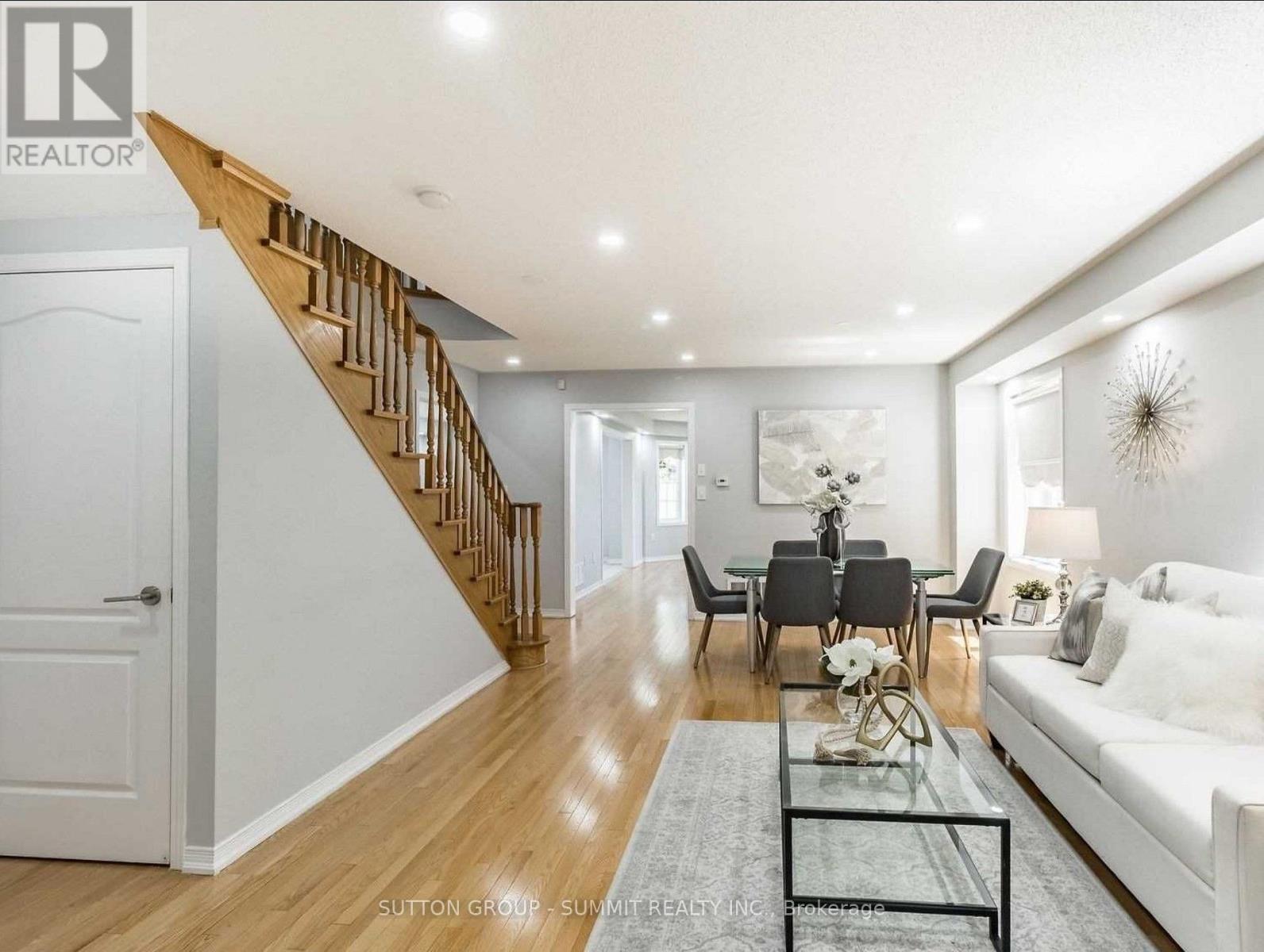 17 River Heights Drive, Brampton, Ontario  L6P 2M9 - Photo 3 - W14109388