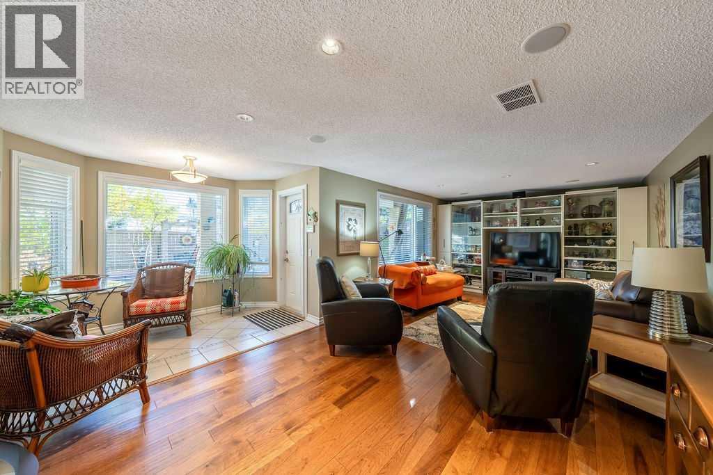 7 Springbank View SW, Calgary, Alberta  T3H 4J5 - Photo 32 - A2353152