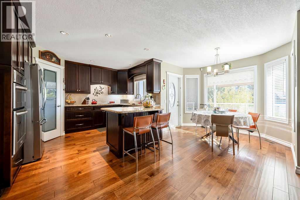7 Springbank View SW, Calgary, Alberta  T3H 4J5 - Photo 11 - A2353152