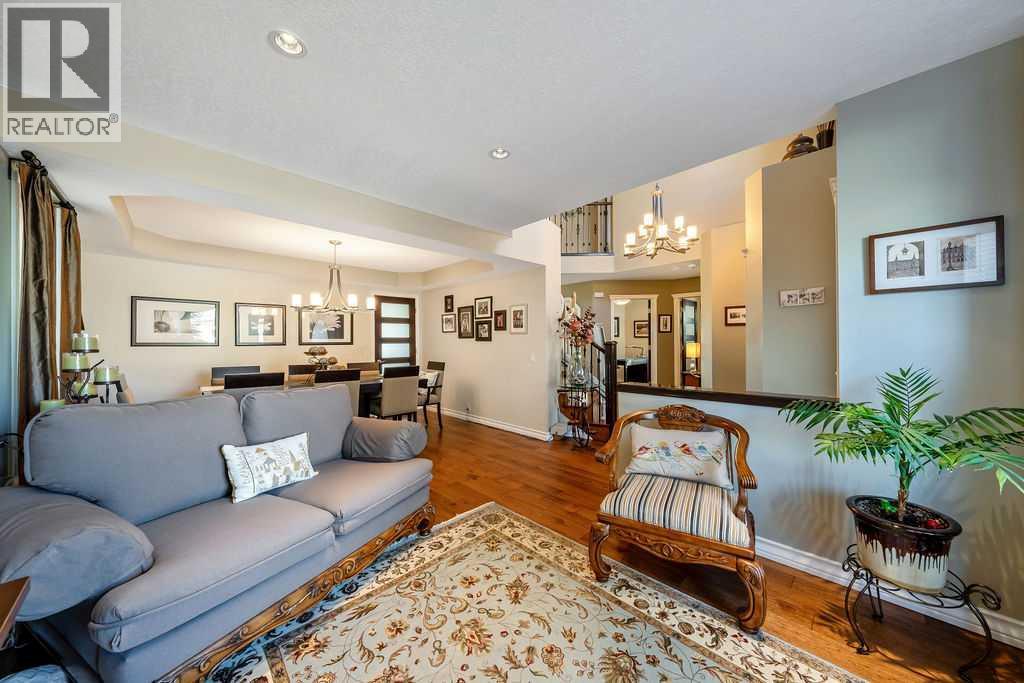 7 Springbank View SW, Calgary, Alberta  T3H 4J5 - Photo 5 - A2353152