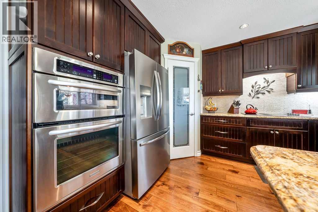 7 Springbank View SW, Calgary, Alberta  T3H 4J5 - Photo 13 - A2353152
