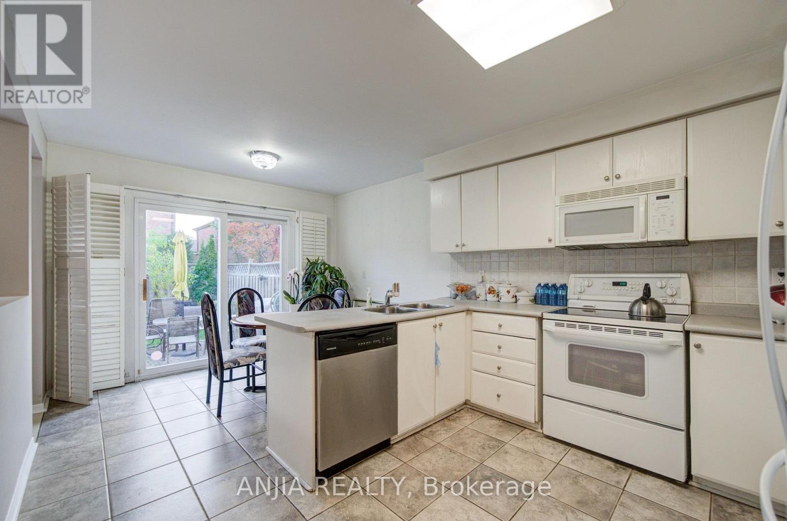 8 Millcroft Way, Vaughan, Ontario  L4J 6P2 - Photo 12 - N14110538