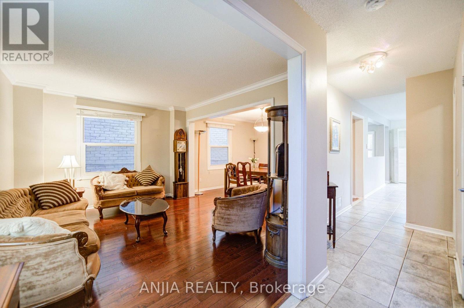8 Millcroft Way, Vaughan, Ontario  L4J 6P2 - Photo 6 - N14110538